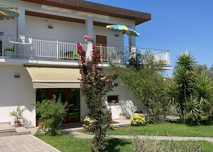 לינה וארוחת בוקר Gioia In Collina 3*