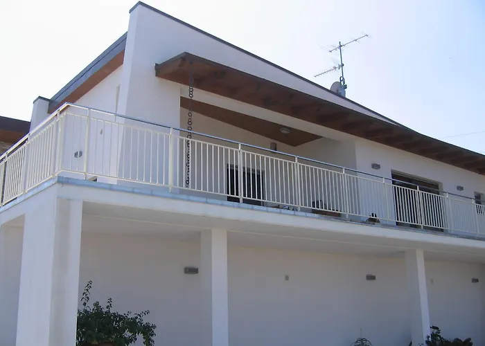 לינה וארוחת בוקר Gioia In Collina 3*